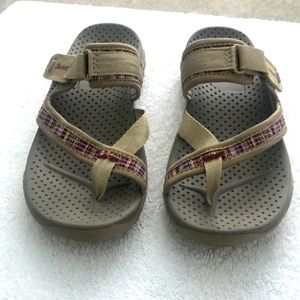 SKETCHER WOMEN’S REGGAE- MAD SWAG TOE THONG WOVEN SANDALS